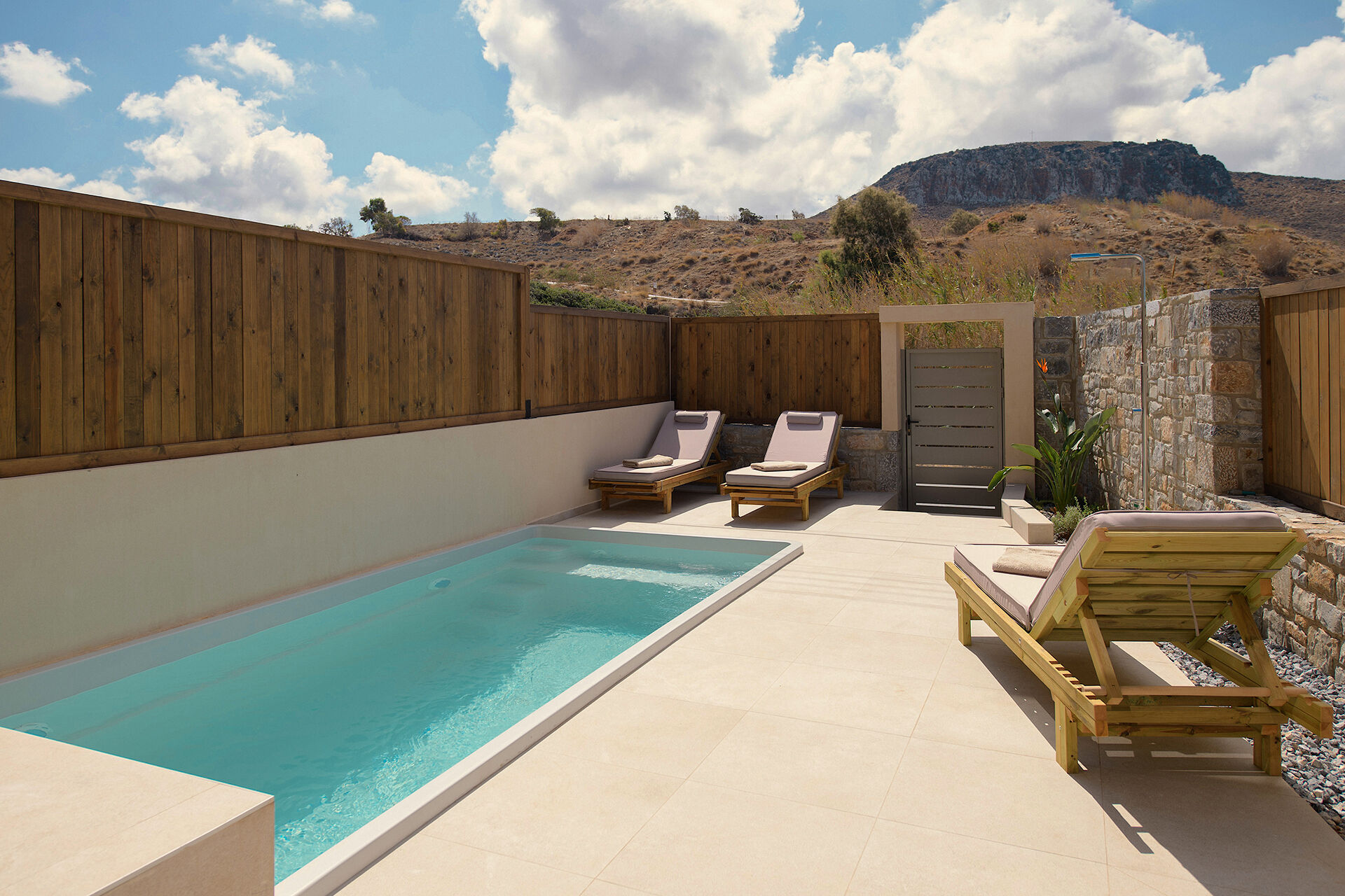The Z Suites, GR